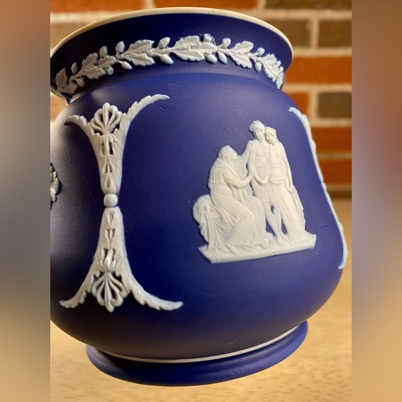 ANTIQUE WEDGWOOD DARK BLUE JASPER DIP PITCHER CIRCA 1891 - Picture 9 of 9